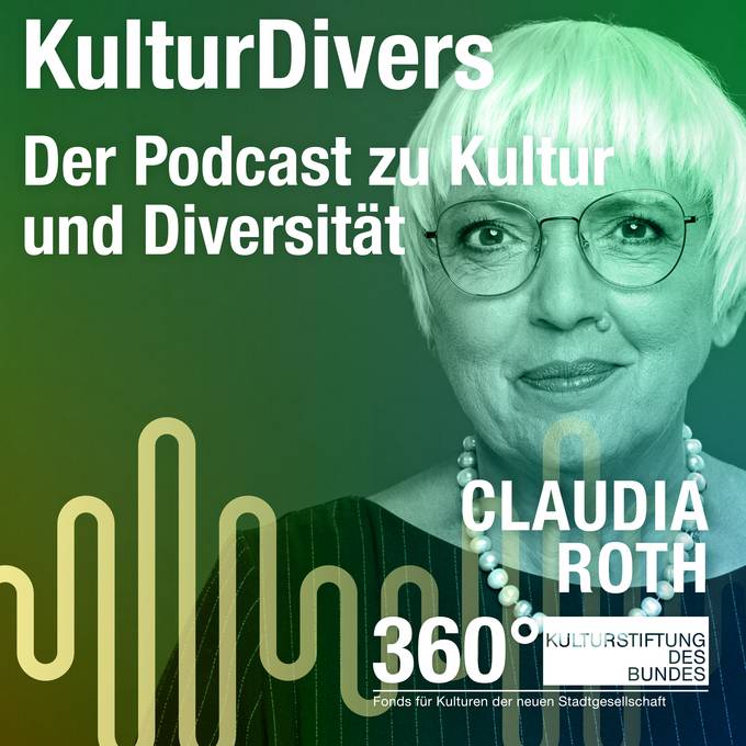 Ankündigungsgrafik für die neue Podcast-Folge von KulturDivers mit Portraitfoto von Claudia Roth und Text "KulturDivers - Der Podcast zu Kultur und Diversität" im 360° Programm der Kulturstiftung des Bundes