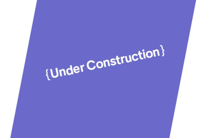 großes blaues Rechteck schräg auf einer Seite platziert mit dem Text "Magazin, under construction, Herbst/Winter 2022/23"