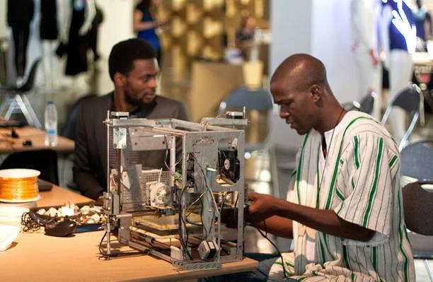 LowHighTech. E-waste for 3DprintAfrica!